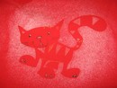 Detail trička - savovaná kočka doladěná konturkami a barvami na textil